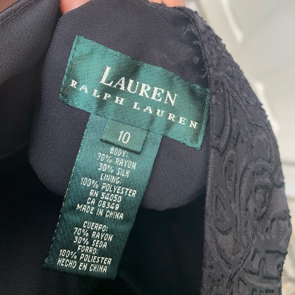 Simple lace black dress - Picture 4 of 5